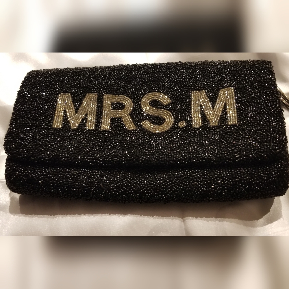 SALE!! ISLAND TO EASTSIDE BEADED CLUTCH